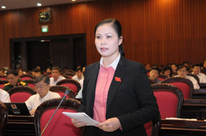 Đại biểu QH Bạch Thị Hương Thủy phát biểu thảo luận tại Hội trường.